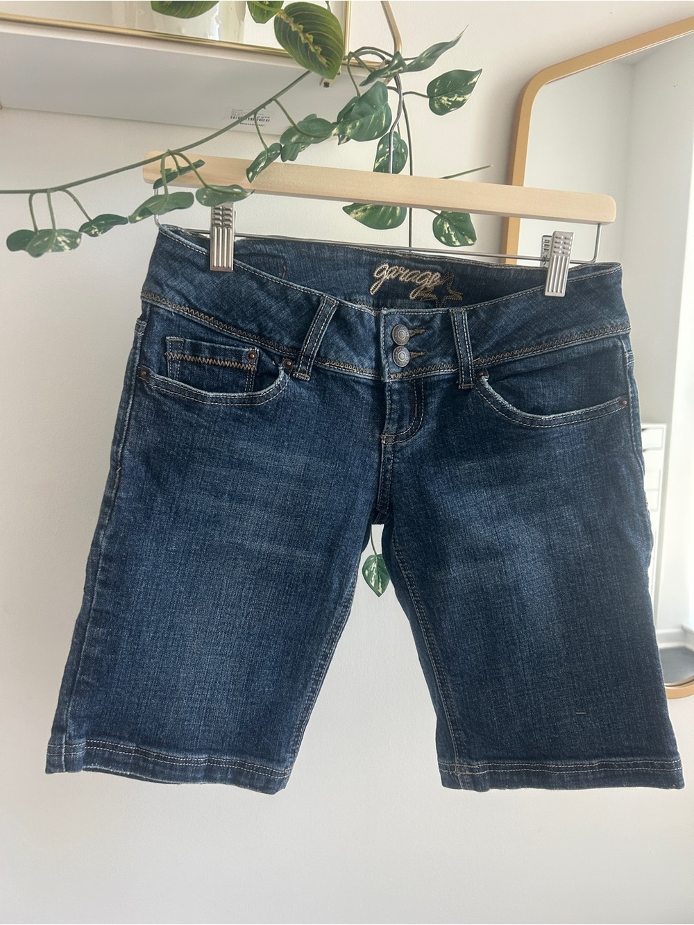 GARAGE Dark Wash Denim Bermuda Shorts Low Rise Y2K Jean Shorts / Size 28